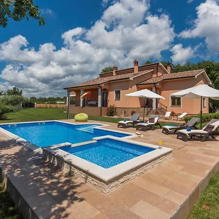 Holiday home Antonela Radetici